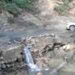 गौचर: पीएमजीएसवाई की अनदेखी से रानों-सरमोला मार्ग बना 'खलनायक', घटिया डामरीकरण पर ग्रामीणों का फूटा गुस्सा